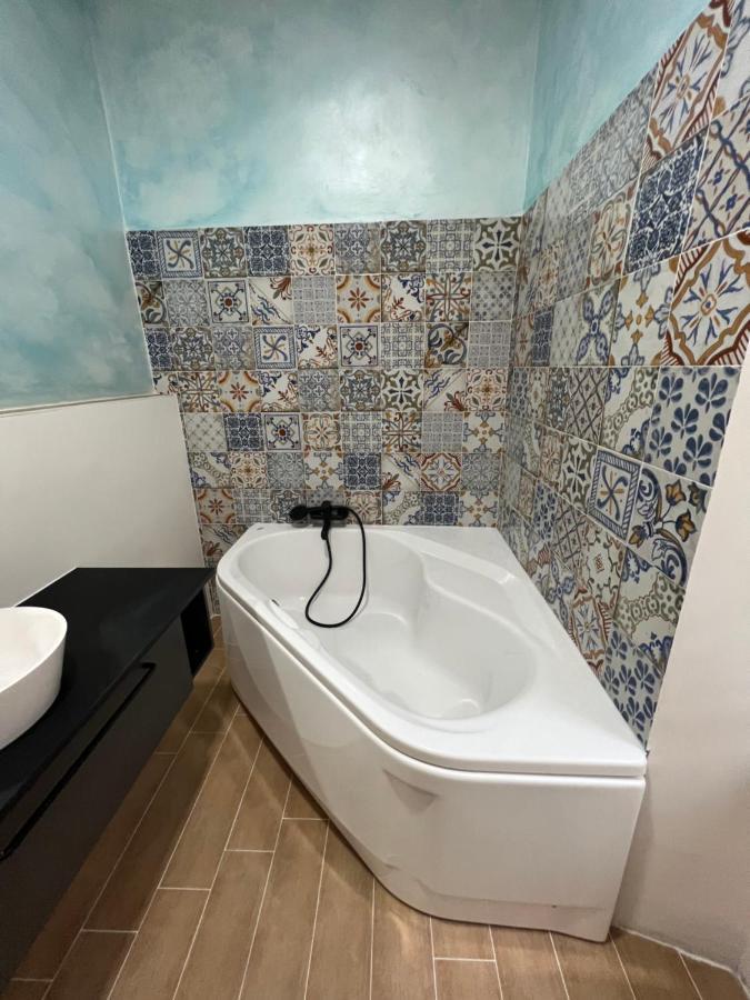 Alla Scalinata Del Teatro Rossetti Confort Suites Parcheggio Triest Zewnętrze zdjęcie