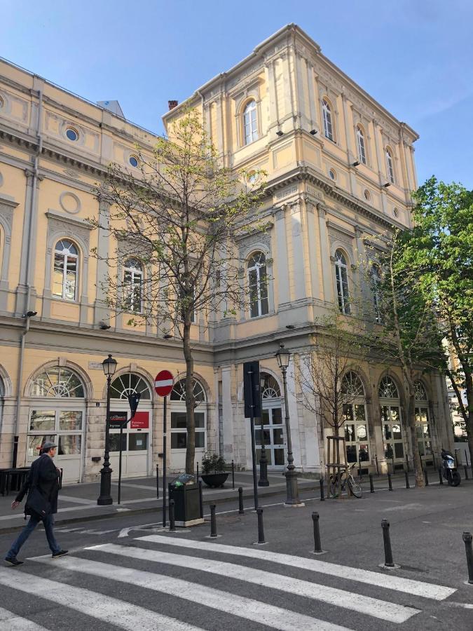 Alla Scalinata Del Teatro Rossetti Confort Suites Parcheggio Triest Zewnętrze zdjęcie