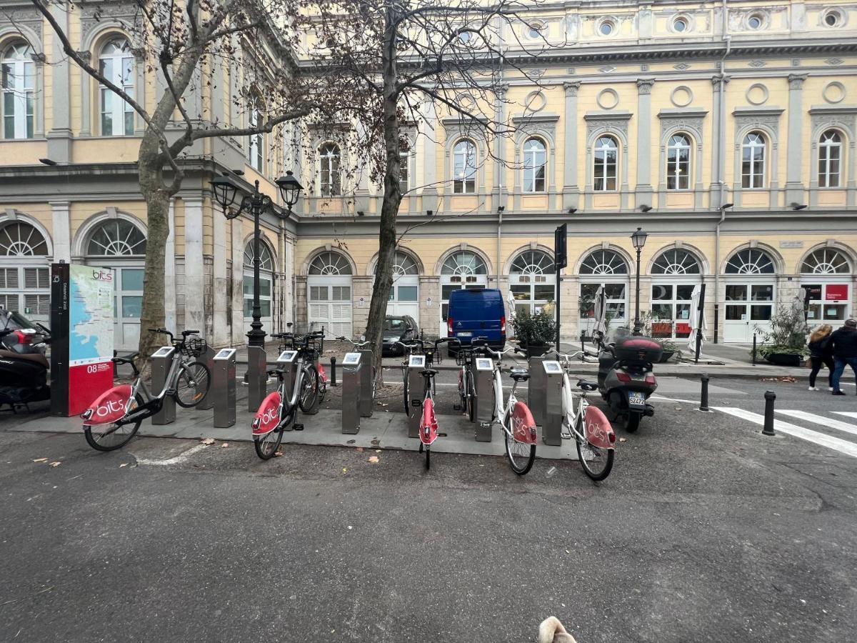 Alla Scalinata Del Teatro Rossetti Confort Suites Parcheggio Triest Zewnętrze zdjęcie